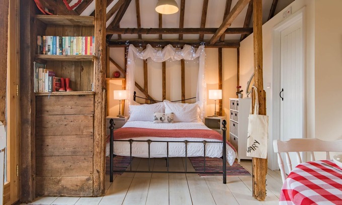 Petham Cabaña | The Granary by Bloom Stays - cute lodge sleeps 2 guests in 1 bedroom