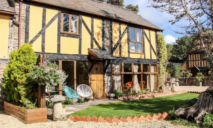 Hyssington Casa | The Granary, Montgomery