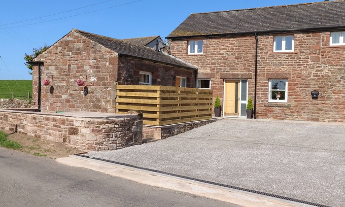 Stainburn Cabaña | THE GRANARY, pet friendly, with a garden in Allonby