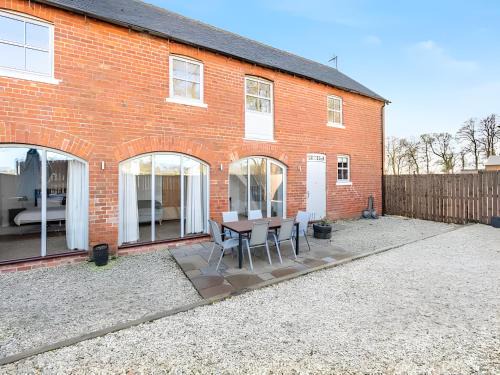 Cottingham Casa | The Granary, Wolds Way Holiday Cottages, spacious 3 bed cottage