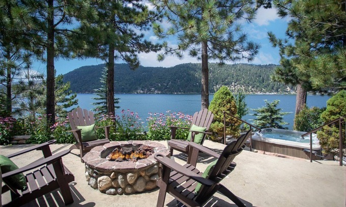 Boulder Bay Casa | "The Grand" Big Bear Luxury Lakefront Log Home-Private Dock.