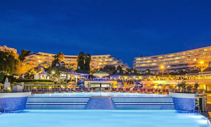 Kadnlar Denizi Mahallesi Hotel | The Grand Blue Sky International