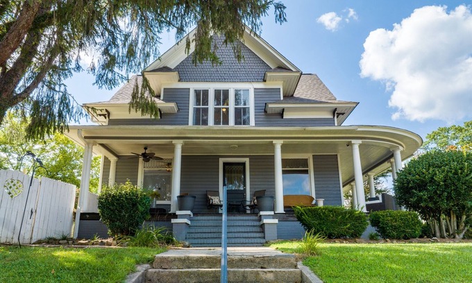 Fort Payne Casa | The Grand House - 5BD & 3 BA