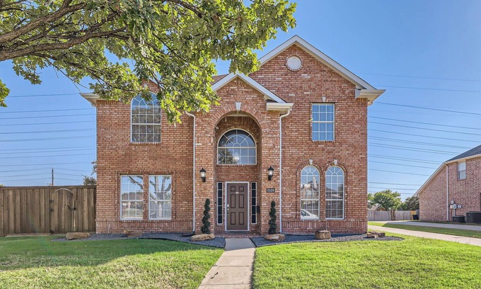 Southwest Carrollton Casa | The Grand Leicester – Spacious 4BR Stay