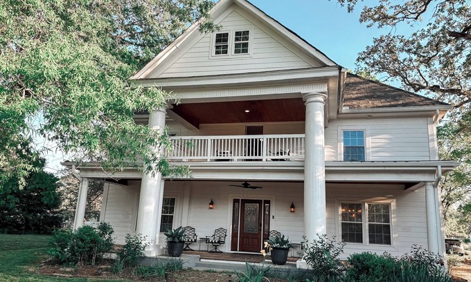 Franklinton Casa | The Grand Mason Station: Historic Luxury meets Vintage Charm
