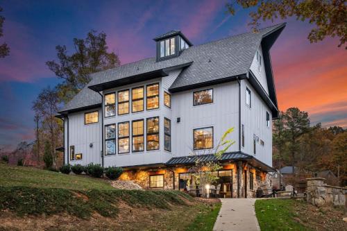 Mount Mourne Casa | The Grand on Greenbay-7 bedrooms Sleeps 20 Modern new build