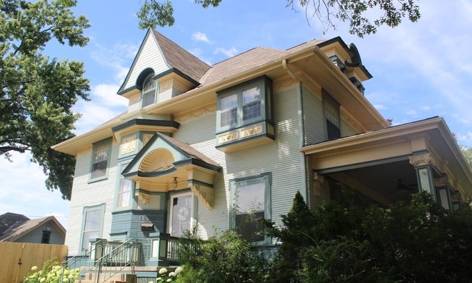 Cedar Rapids Casa | The Grand Rapidian- Historic 4-bedroom House with Fenced in Yard! Pet Friendly!