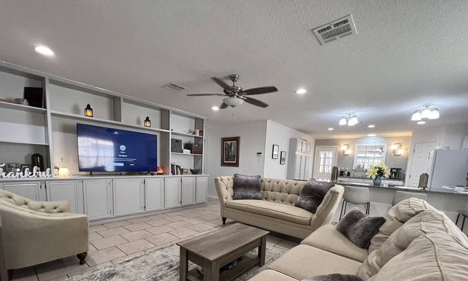 Metairie Casa | The Grand SmartHome - Shared Space