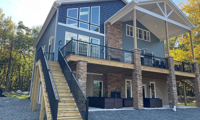 Lake Harmony Estates Villa | The Grand Splash Retreat - Spacious 10BR,7B Brand New Villa