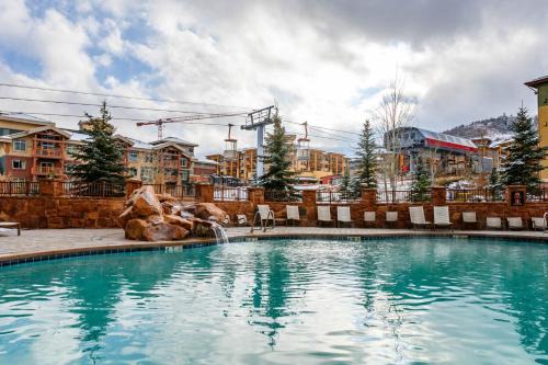 Park City Casa | The Grand Summit Hotel in the Canyons Village - Walk to Ski Lift - Pool, Gym, Spa, More!