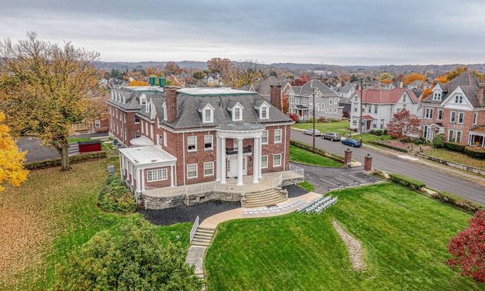 Greensburg Complejo | THE GRANDEUR ESTATE