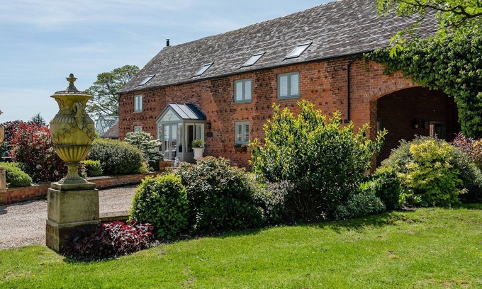 Shrewsbury Cabaña | The Grange at Hencote Vineyard