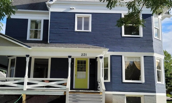Napoleon Apartamento | The Grateful Bed - In Charming Historical Downtown Napoleon OH