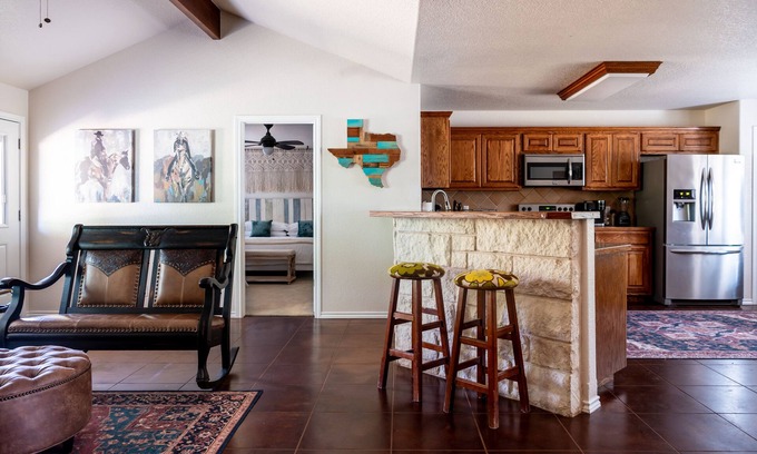 Liberty Hill Casa | The Gravel Road Ranch - 4bd2ba - Liberty Hill - 5 Acres - King Suite -Sleeps 9+