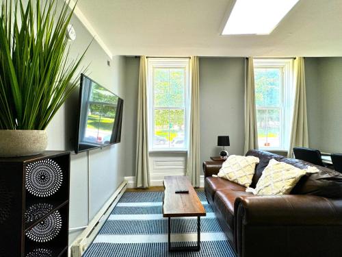 Wilmington Apartamento | The Grayson at Park Place- cozy and fully updated with King bed free coffee and fast WIFI
