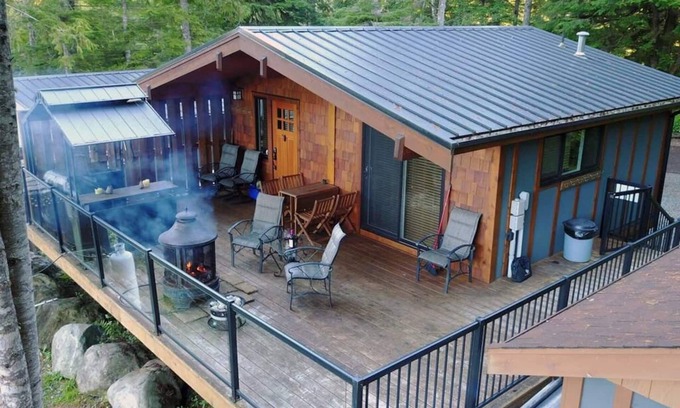 Port Renfrew Cabina | The Great Escape - Port Renfrew - Cottage - secluded with Private Hot Tub