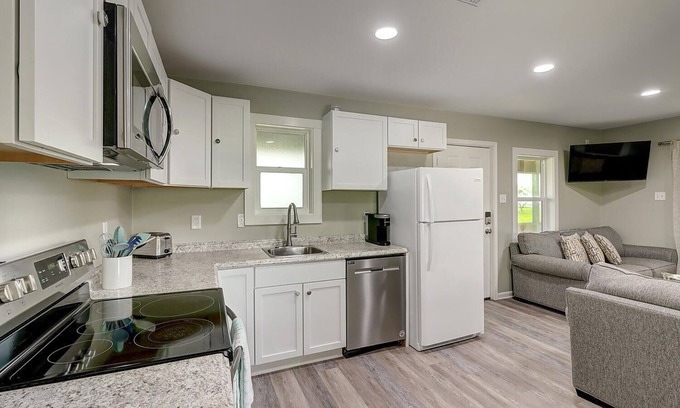 Bayside Casa | The Great Escape! Private pool! Private hot tub! Pier! Right on Copano Bay!