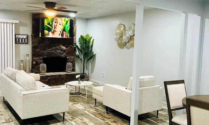 Tulsa Casa | The Great Experience in Tulsa with AC, WiFi & all the needed amenities.