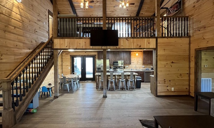 Flat Rock Cabina | The Great Getaway Cabin (With large game loft)