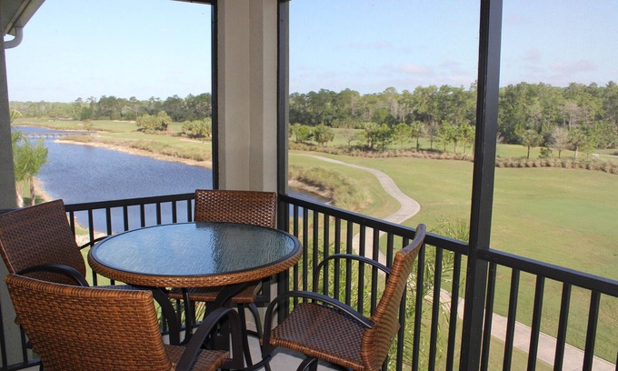 Naples Condominio | ¡La mejor vista en Heritage Bay y el último piso!