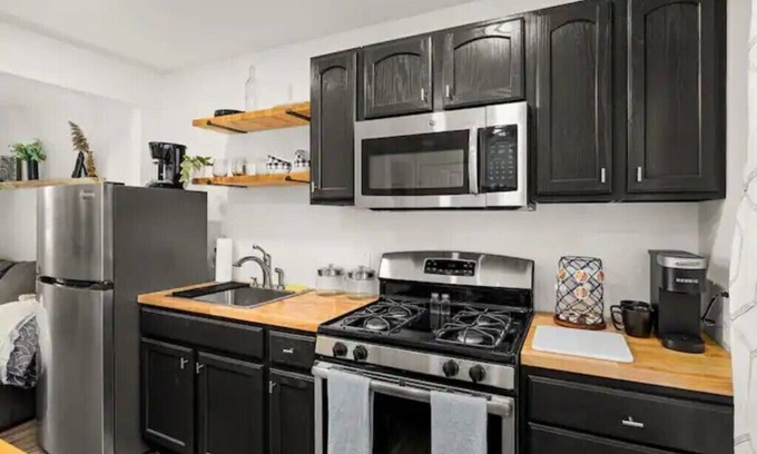 Washington Apartamento | The Green Door - Cozy Stay by the Square Pubs & Cafe