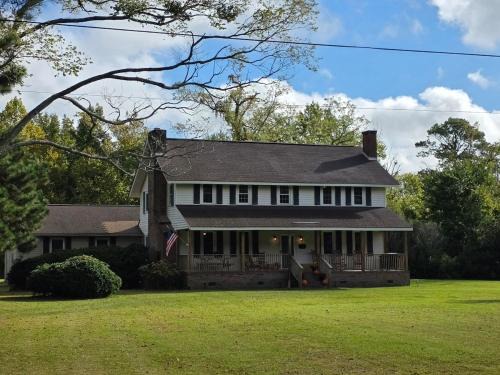 Columbia Casa | The Green Duck Lodge at Fort Landing in Alligator