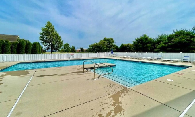 Villages of Five Points Condominio | The Green House! 2Bd 2Ba Condo Villages of 5 Pts Pool!