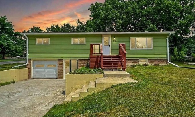 Trenton Casa | The Green House! Sleeps 12