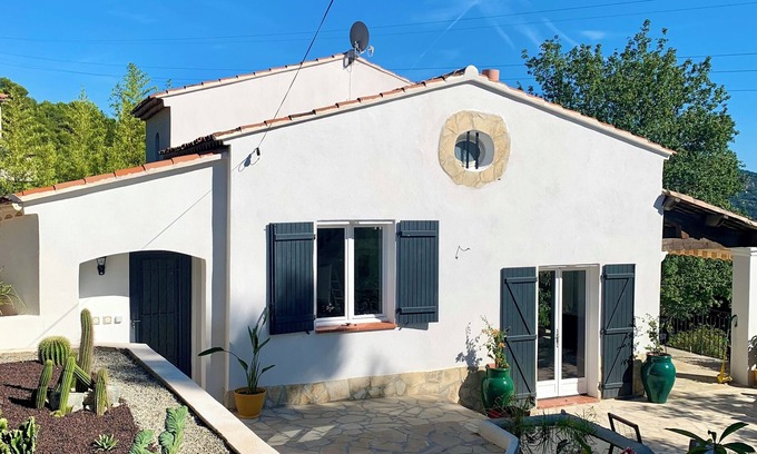 Tourrette-Levens Casa | The green oasis: breathtaking views, pool, privacy