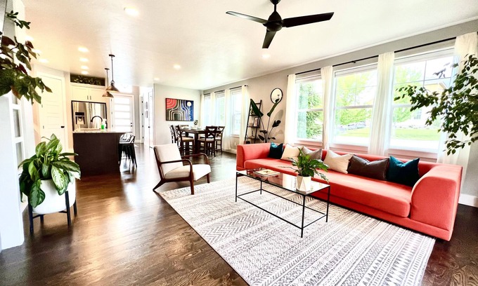 Harris Ranch Casa | The Greenbelt Getaway- Views, Pets, Bikes, Games, Fun!