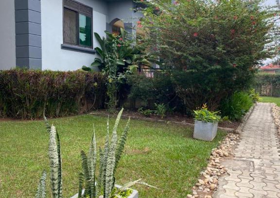 Mbarara Cama Y Desayuno | The Greenville Home