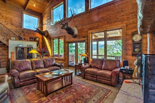 Michigan Hill Casa | The Greisen Highlands Lodge Home with Amazing Views & Hot Tub