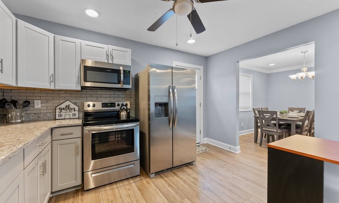 Bowling Green Casa | The Grey Estate - 4BR/2BA