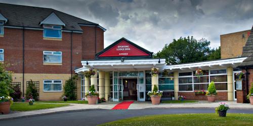 Leigh Hotel | The Greyhound Hotel