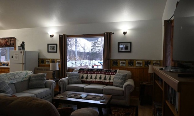 Trapper Creek Cabina | The Grizzly Den Cabin