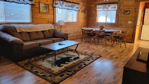 Warrens Casa | The Grizzly Den Cabin Warrens WI