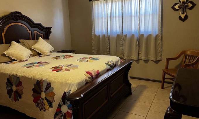 Nazareth Apartamento | The Guest Cottage at the Yellow Rose Inn