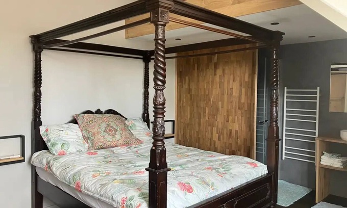 Udenhout Cama Y Desayuno | The Guest Room - B&B at 300 meters from the nature reserve Loonse and Drunense Dunes