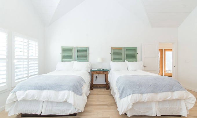 Uvalde Casa | The Hacienda Room (4)