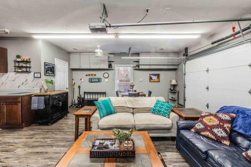 Summerfield Casa | The Hacienda, Themed Guesthouse with Pool