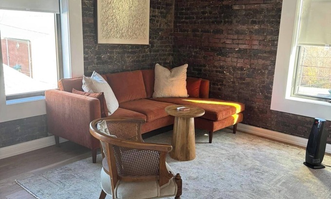 Leitchfield Apartamento | The Haleigh. Enjoy this 1 bed / 1 bath suite!