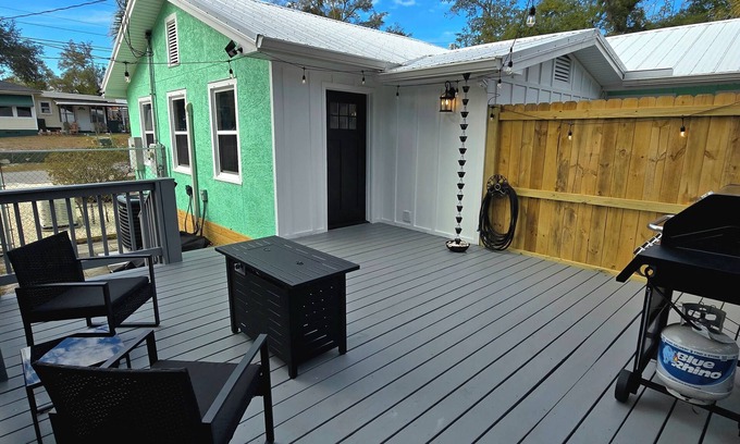 Bunkers Cove Apartamento | The Hamilton Studio! close to Downtown & Dinning, Fast WIFI, HBO Max Included