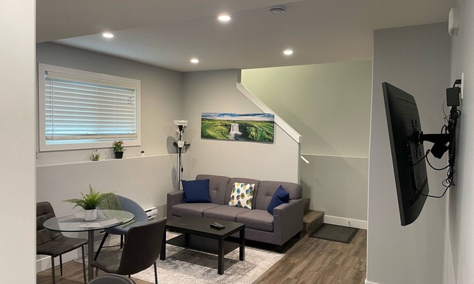 Saskatoon Casa | The Hamm Suite