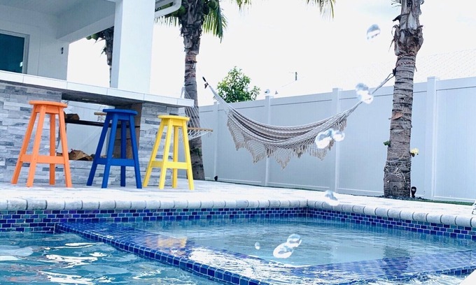 Jupiter Casa | 3 millas de las playas de Júpiter. Dúplex totalmente amueblado / casa de invitados y nuevo.