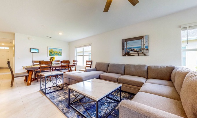 Stuart Casa | The Hammocks Modern Treasure Coast Home, Peloton & EV Charger - Dog-Friendly