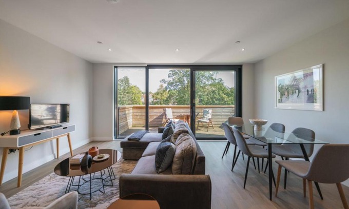Frognal and Fitzjohns Apartamento | The Hampstead Hideout - Glamorous 3BDR Flat with Balcony