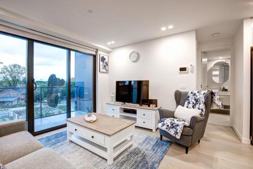 Dickson Apartamento | The Hamptons - Lux 2 Bed 2 Bath, Pool - Central Location