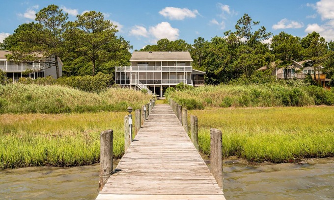 Piney Island Casa | The Happy Crab - Waterfront on Chincoteague Island!