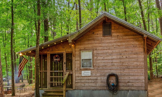 Tyler Cabina | The Happy Pine Cone 1 Bedroom Cabin