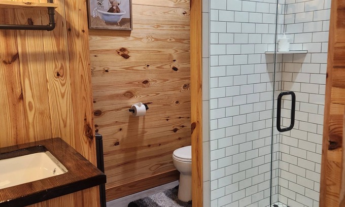 Old Fort Cabina | The Harmony Cabin A cozy one bedroom cabin!